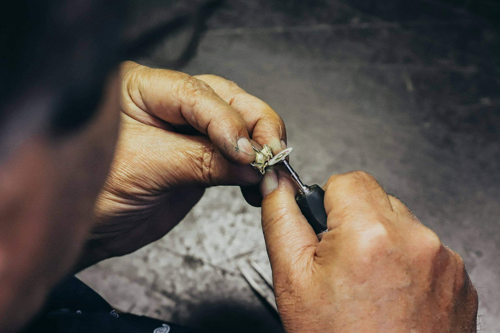 Mabuya Jeweller polishing ring